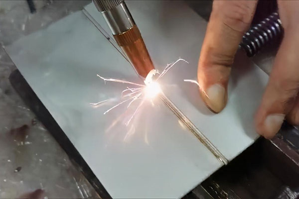 手持式激光焊接機與傳統焊接機比有什么優勢？